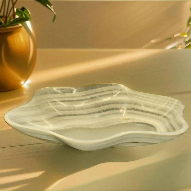 White Cirrus Onyx Small Centerpiece