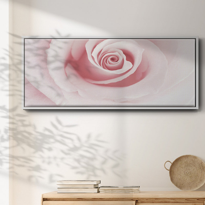 «Rose Embrace», toile encadrée, H 20 po x l 50 po
