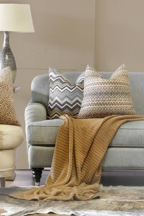 ACCENT PILLOWS
