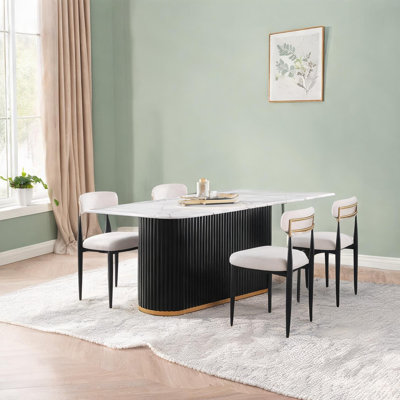 Ensemble de table de salle à manger 69 pouces avec plateau en faux marbre et base en métal Kitchen Seats, 6 places, beige et noir classique