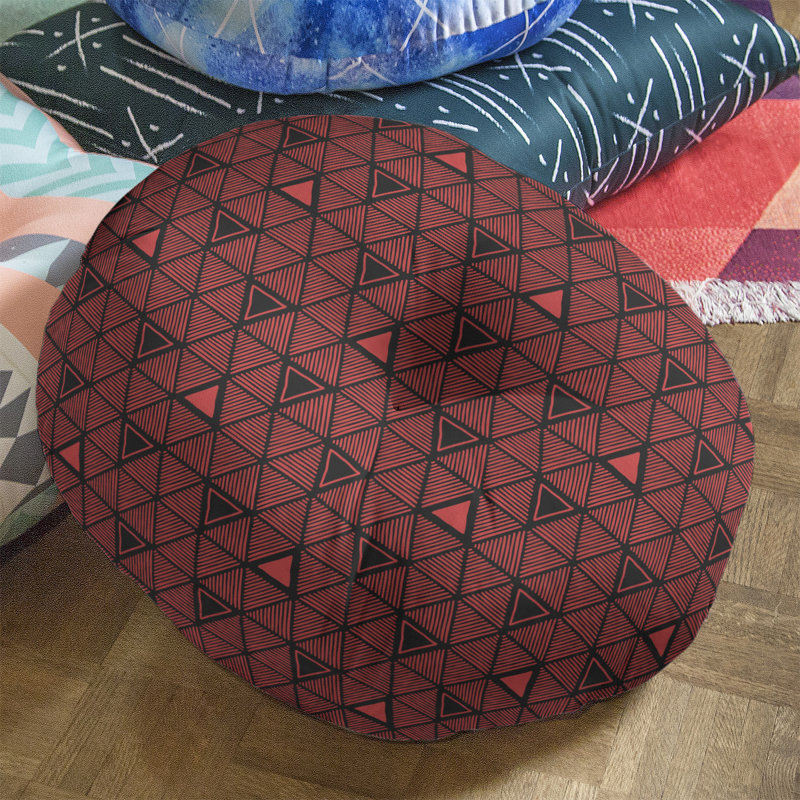 Coussin de sol classique à motif de triangles dessinés à la main, 26 po x 26 po, Rouge foncé/rose