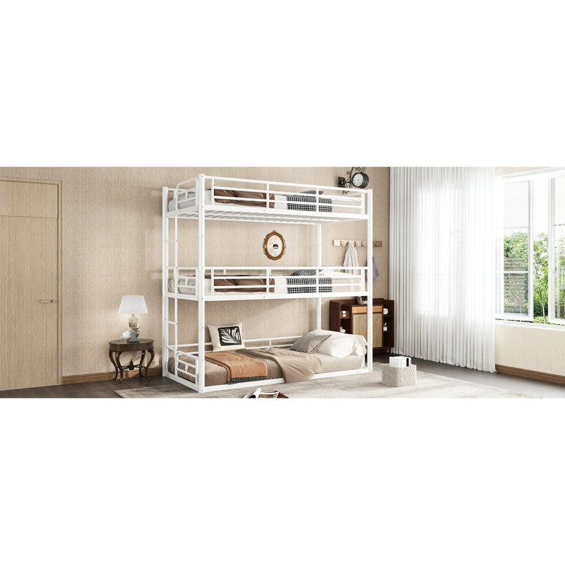 Lit superposé simple au-dessus de garde-corps triple en métal avec construction à bruit réduit, peu encombrant pour les chambres d'amis des petits appartements, structure robuste et durable avec design