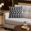 Coussin décoratif d’intérieur/extérieur gris de style géométrique de style Onyx Plutus-743927340