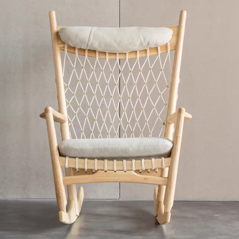 Chaise berçante en bois massif