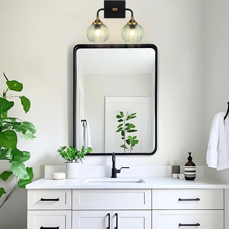 Luminaire de meuble-lavabo de style art déco avec abat-jour en verre nervuré vert, applique murale de style campagne moderne à 2 lumières pour miroir de salle de bain, cuisine, salon, finition noire et dorée