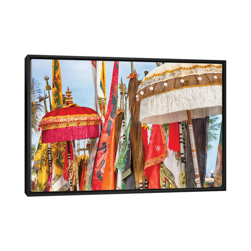 "Bali Melasti" par Mark Paulda, reproduction sur toile, H 18 po x l 26 po x P 1,5 po, Toile encadrée noire, Pas de tapis