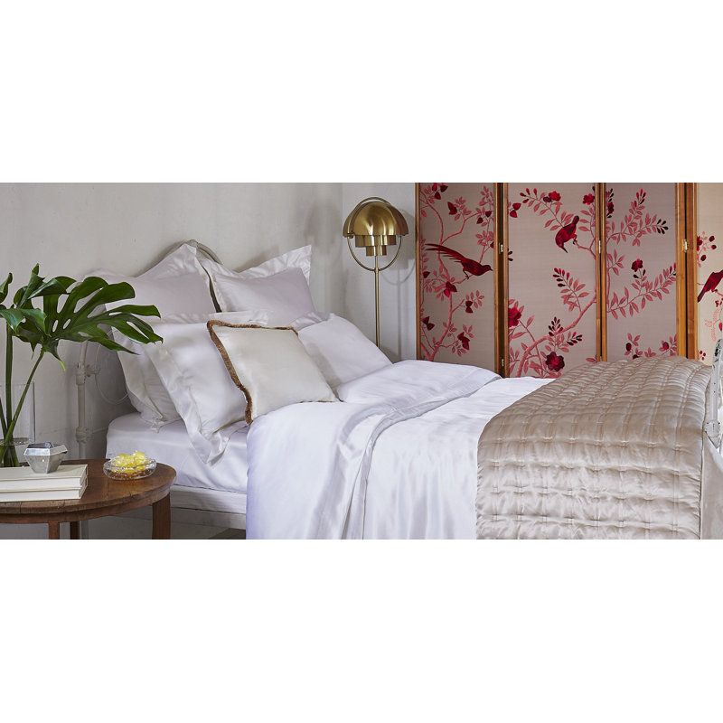 Signature Silk, Standard/Queen 20"x30", White