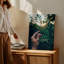 Toile, gros plan d'une main humaine qui saisit doucement un art mural-826109476