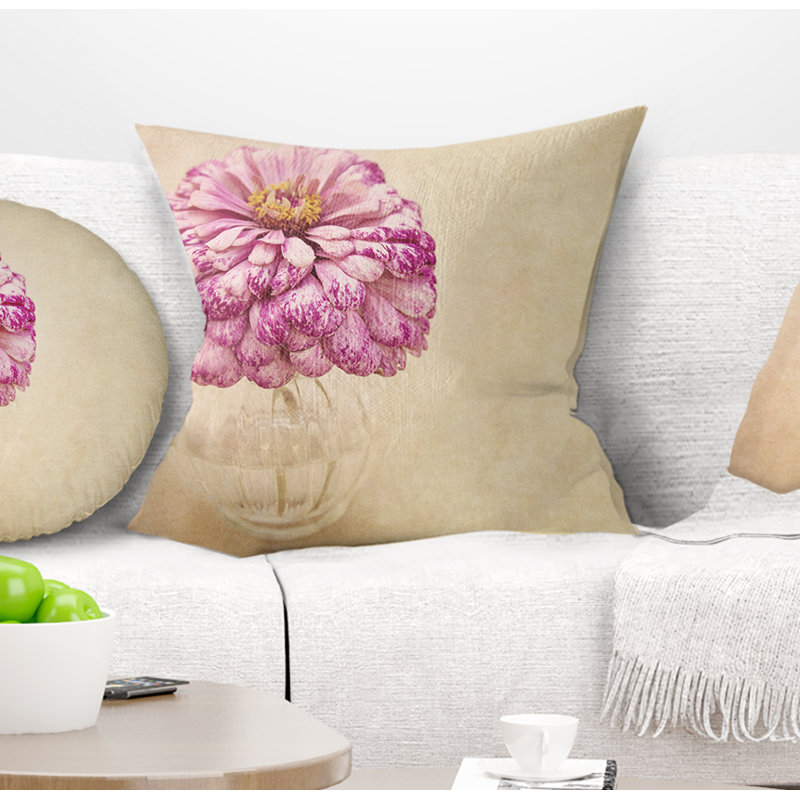 Fleur rose dans un vase aquarelle - coussin à imprimé floral, 18 po x 18 po, Coussin décoratif