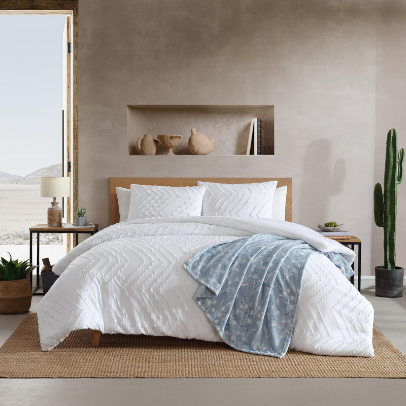 Twin White Microfiber Reversible Comforter Set with Shams