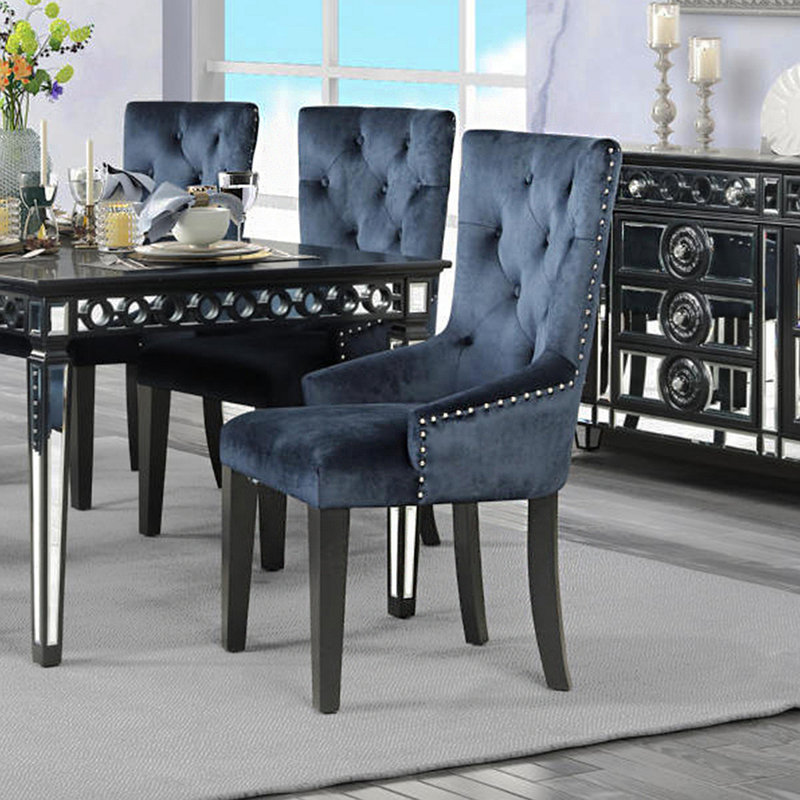 Chaise d'appoint rembourrée en velours avec garniture cloutée, bleu marine foncé et noir, Marine, Noir