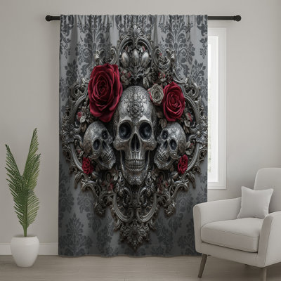 Rideaux ornés de crânes avec roses
