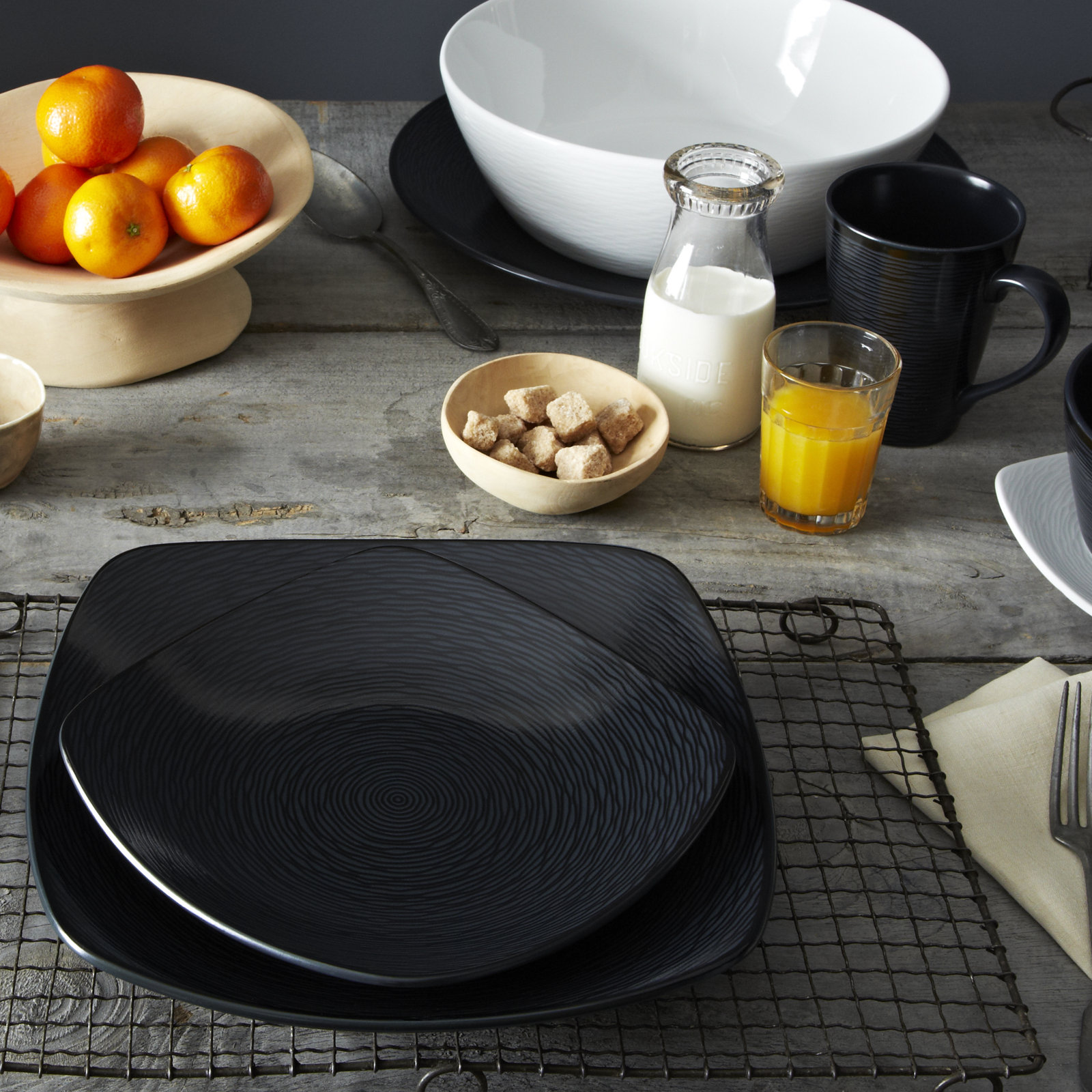 Colorscapes Swirl Porcelain Dinnerware Set - Service for 1, Black