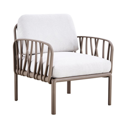 Addie 2 fauteuils simples pour les espaces intérieurs et extérieurs. Base en plastique, coussin en tissu. Temps. Jardin de style moderne, patio, cour arrière. Blanc. 28,43 po X P 27,1 po x H 31,01 po. Avec Soft.