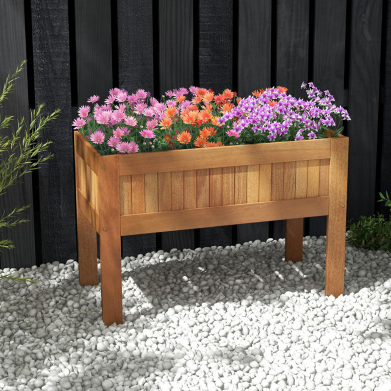Boîte à fleurs surélevée en bois avec jardin