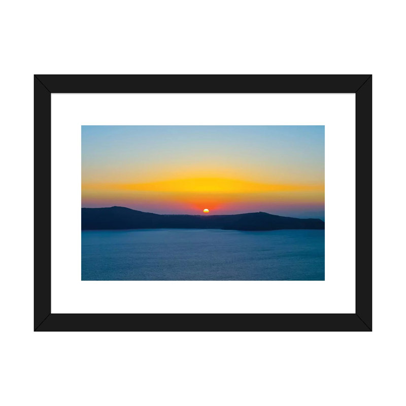 Reproduction de photo, "Santorini IX" par Ben Heine, H 16 po x l 24 po x P 1 po, Papier encadré noir, Blanc