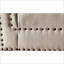 Fauteuil d'appoint en tissu beige moelleux, garniture cloutée avec coussin supplémentaire, mobilier de salon confortable pour adultes de salon-743123987