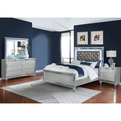4 Queen Bedroom Package With Silver Accents, Led Lighting, And Felt-lined Drawers Ensemble Mirrored Pieces, Fretwork Design