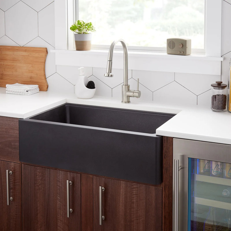 Totten 33" Farmhouse Kitchen Sink, Black