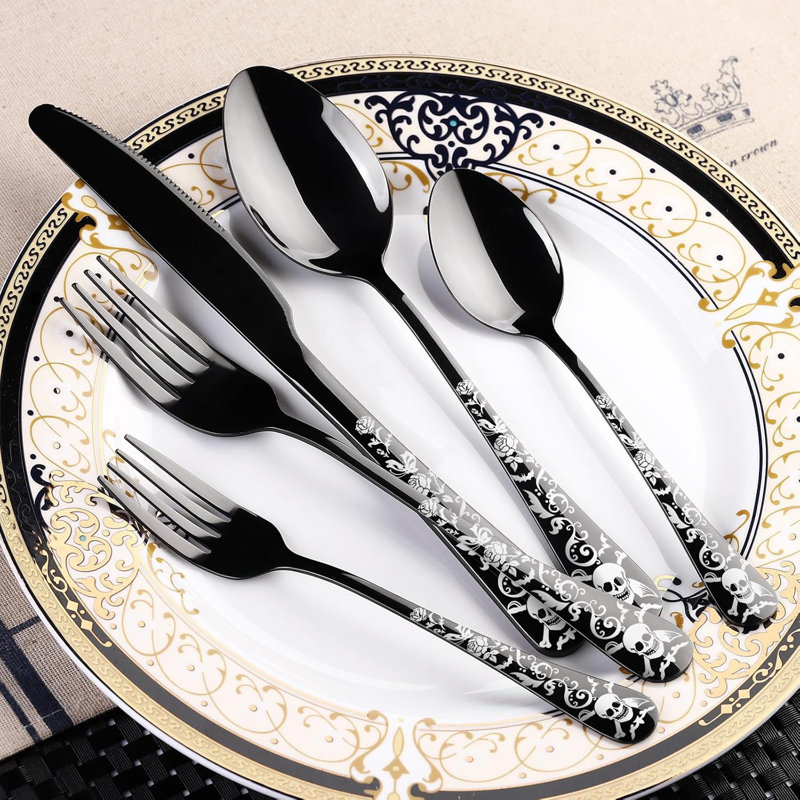 40-Piece Skull Pattern Flatware Set For 8, Gothic Pirate Rose Silverware With Skeleton Flower Bat Butterfly Design, Mirror Polished Stainless Steel Tableware For Halloween Party Gift