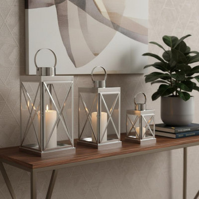 Ensemble de trois porte-bougies de table en acier inoxydable et verre transparent et argent