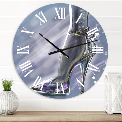 Chaussure brillante à talons hauts avec paillettes - horloge murale moderne