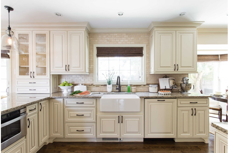 kitchen with molding