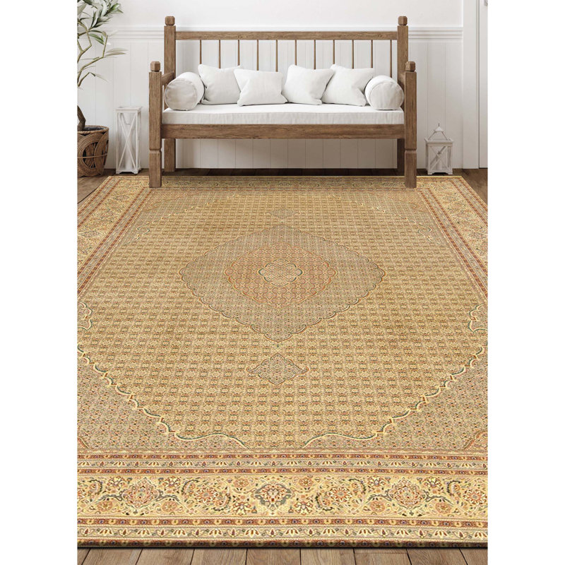 Tapis doré de haute qualité noué à la main