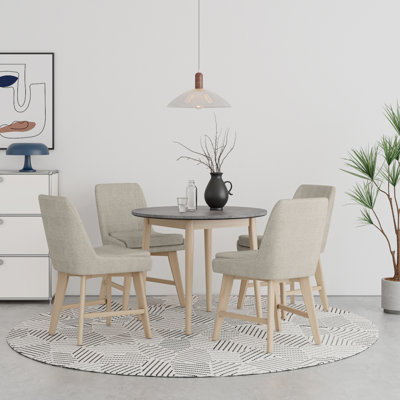 Table de salle à manger Studio avec plateau Smort et pieds en bois massif Studio