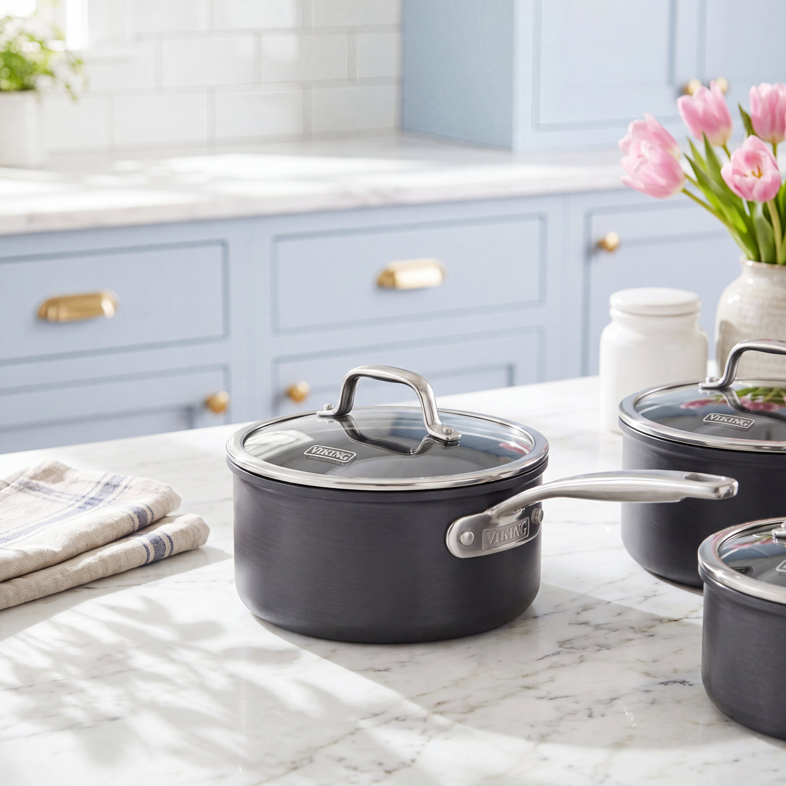 Viking Hard Anodized Nonstick Saucepan with Lid, 2 qt.