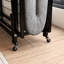 Structure de lit simple pliante en métal minimaliste avec matelas en mousse de 4 po, 4 roulettes pour le rangement mobile, bon appartement et mobilité pour les invités, peu encombrante