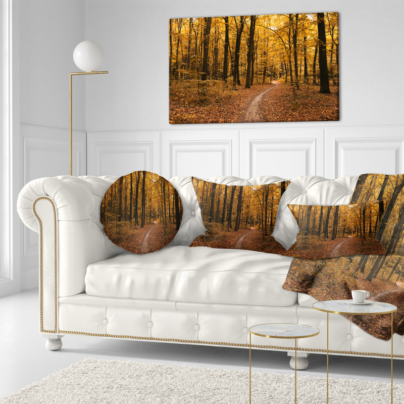 Sentier dans la forêt d'automne jaune - Coussin imprimé forêt, 16 po x 1 po, Coussin décoratif