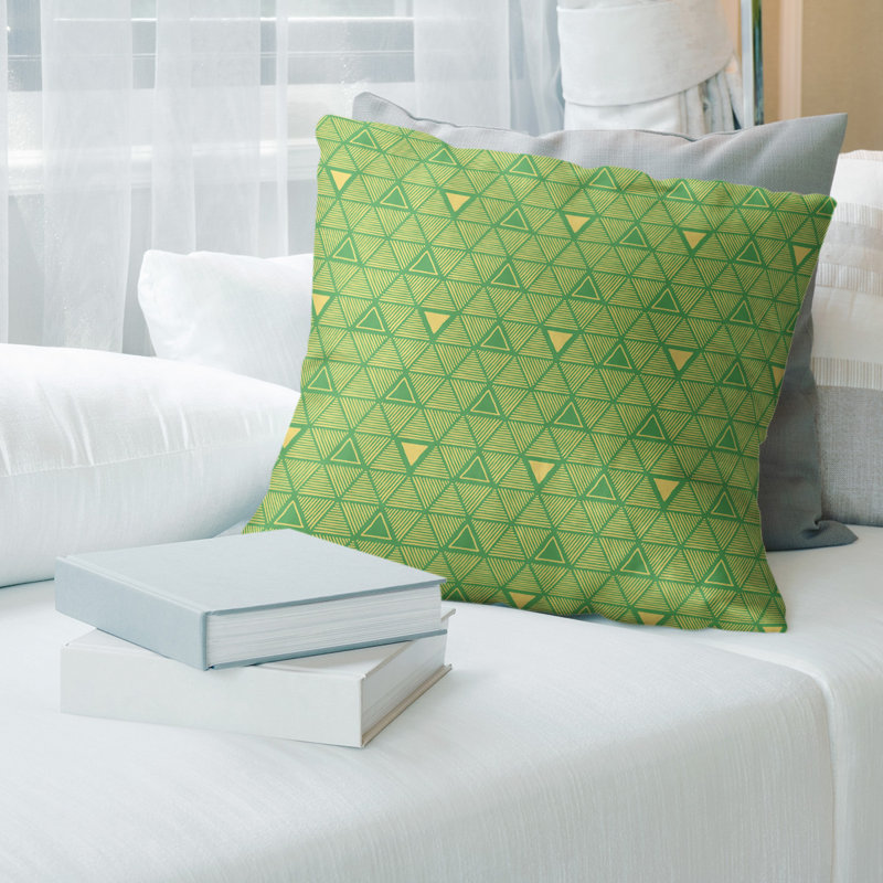 Coussin décoratif triangles dessinés à la main, H 14 po x l 14 po, Duvet synthétique, Double vert / jaune
