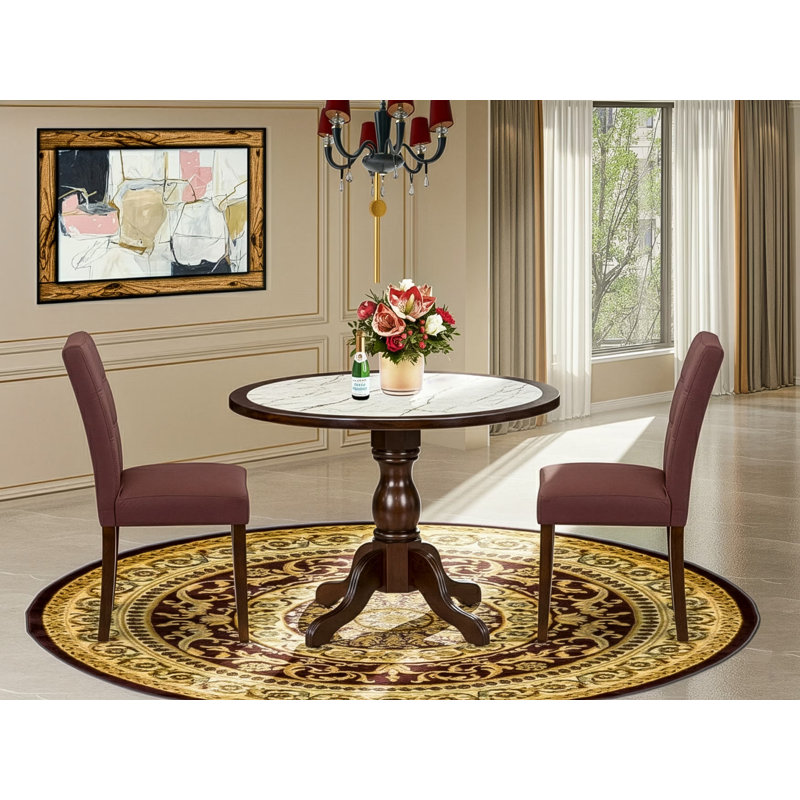 Ensemble de cuisine 3 pièces de style Mid-Century composé d'une table de cuisine ronde à piédestal et de 2 chaises Parsons élégantes à dossier avec tissu en polyester bourgogne, finition acajou