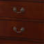 Commode verticale avec poignées décoratives