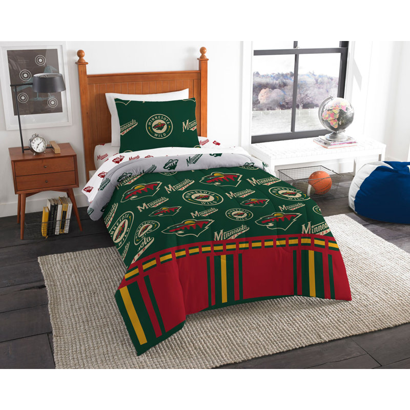 Modern & Contemporary Polyester Comforter, Twin Comforter + 3 Additional Pieces, Minnesota Wild