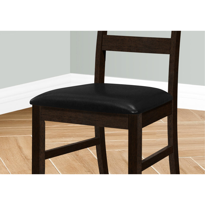 Chaises de salle à manger transitionnelles (2), hauteur 37 po, revêtement en similicuir noir, structure en bois massif brun, pour la cuisine et la décoration de la chambre, 2 chaises, revêtement en similicuir de 37,5 po