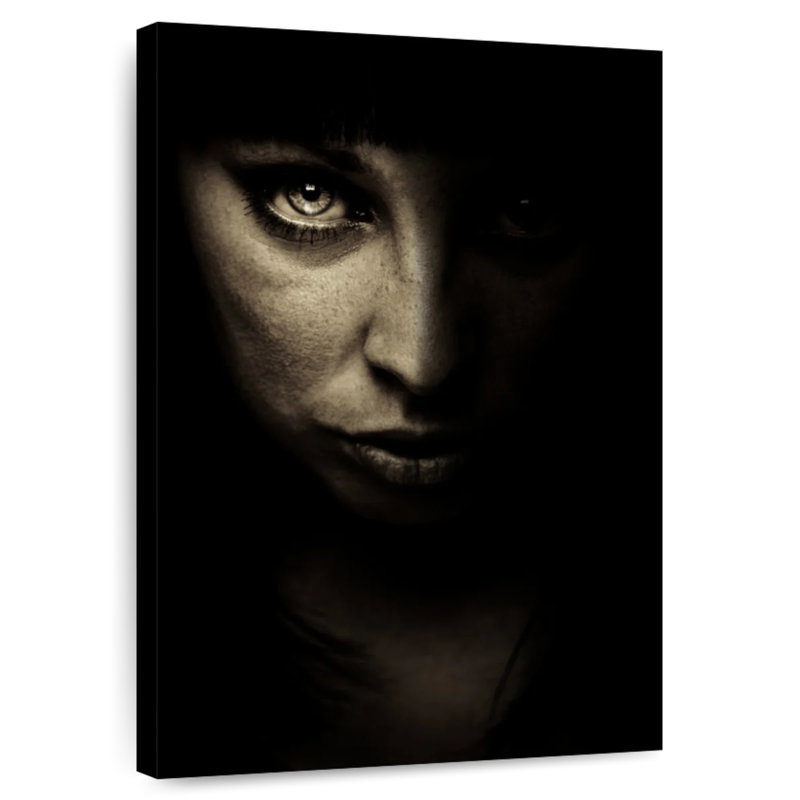 Portrait de femme effrayant, H 45 po x l 30 po