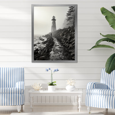 Phare Bansemer noir et blanc avec horizon brumeux