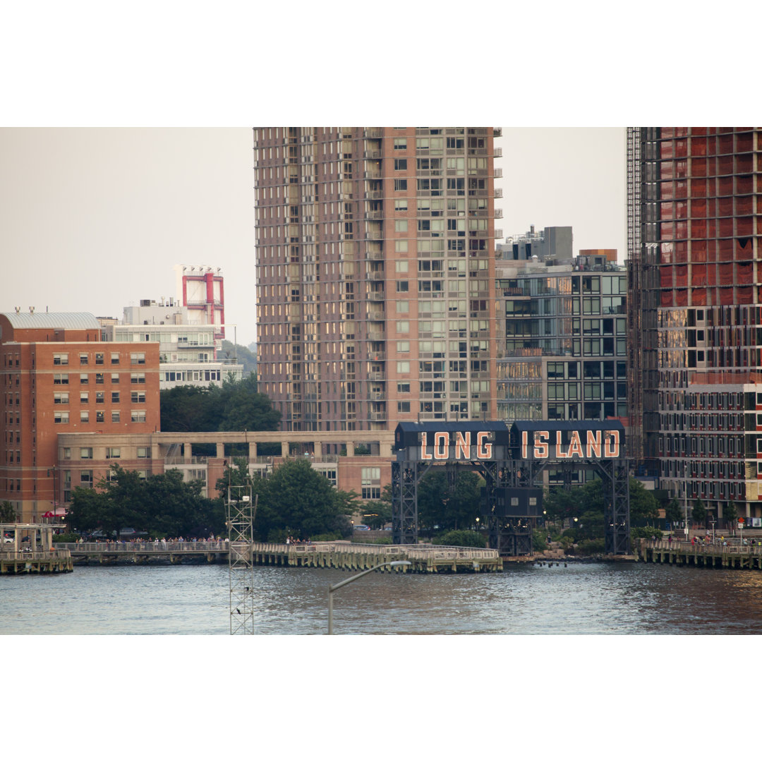 Long Island City von JaysonPhotography - Druck