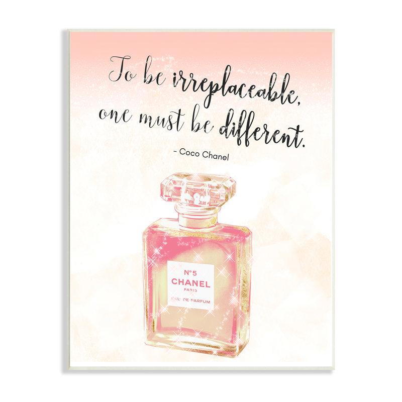 Being Being Fashion, citation de designer Shimmer, parfum rose, L 24 po x H 24 po, Plaque murale