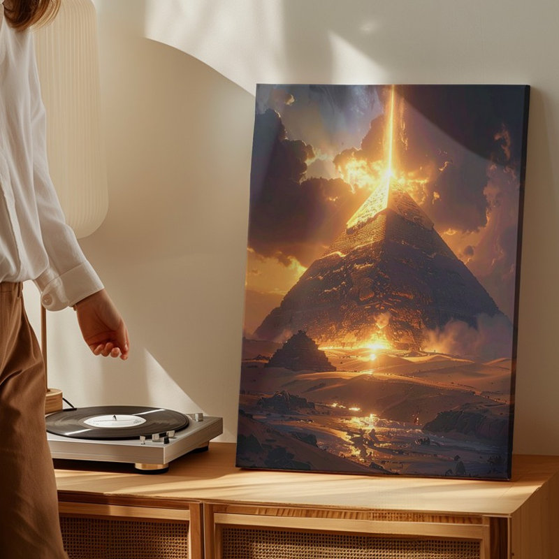 Toile, pyramide incandescente, paysage désertique et lumière divine, H 9 po x l 12 po