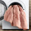 Édredon simple en rose, confort douillet toutes saisons avec tissu lisse rose, douceur tricotée et bourre généreuse