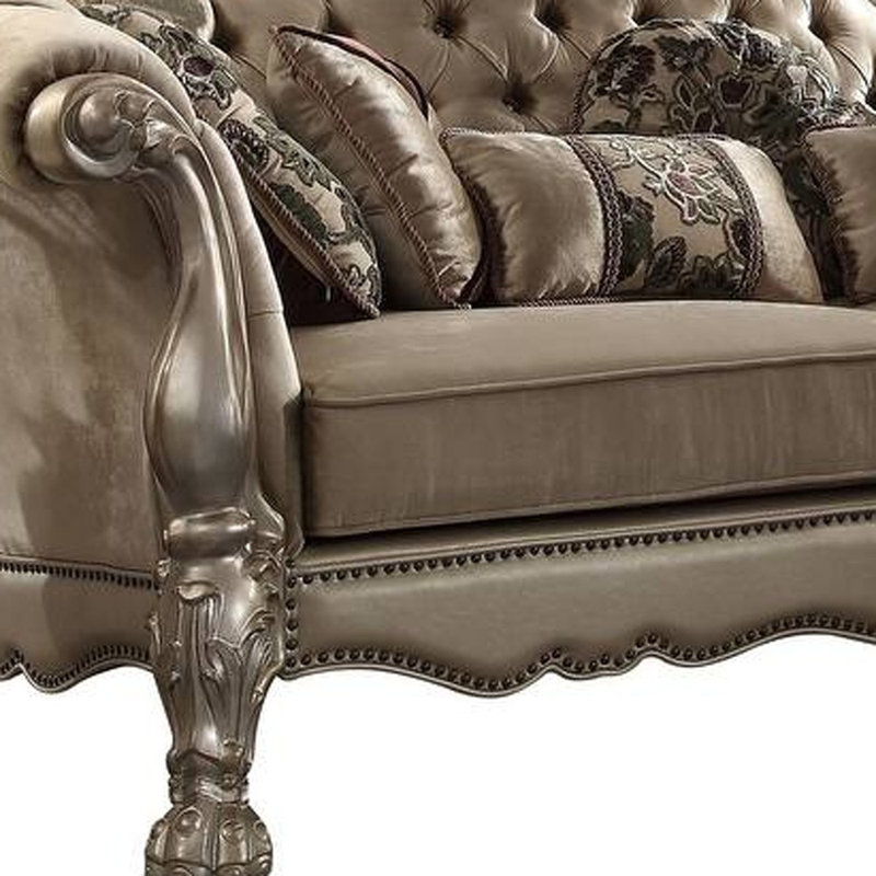 Canapé Gracie Mills 96 po en velours couleur os et coussins décoratifs avec pattes dorées