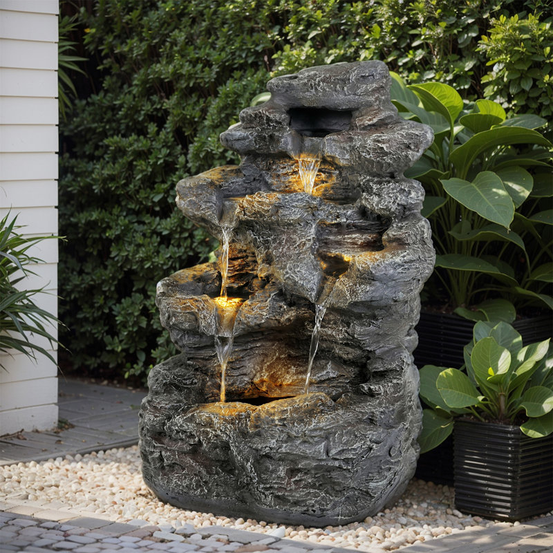 Fontaine haute en béton à 5 niveaux
