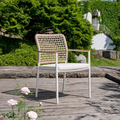 Chaise avec accoudoirs de terrasse en tissu Coral de 22 po de largeur pour l'extérieur, fauteuil résistant aux intempéries avec accoudoirs en bois de teck massif et coussin de siège moelleux