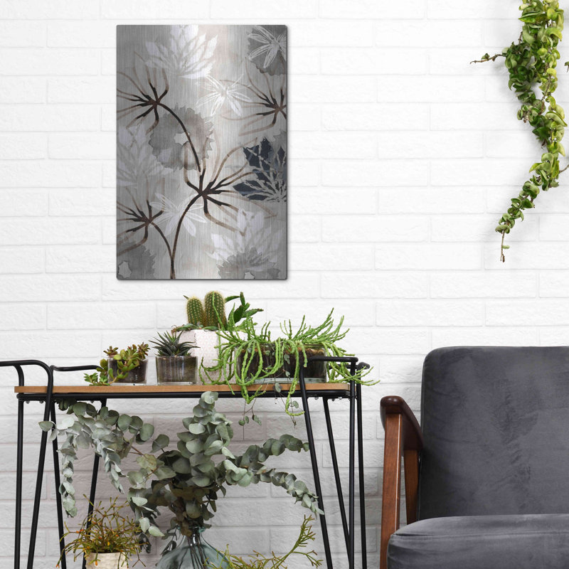 Fleurs monochromes V par Flora Kouta, H 16 po x l 12 po