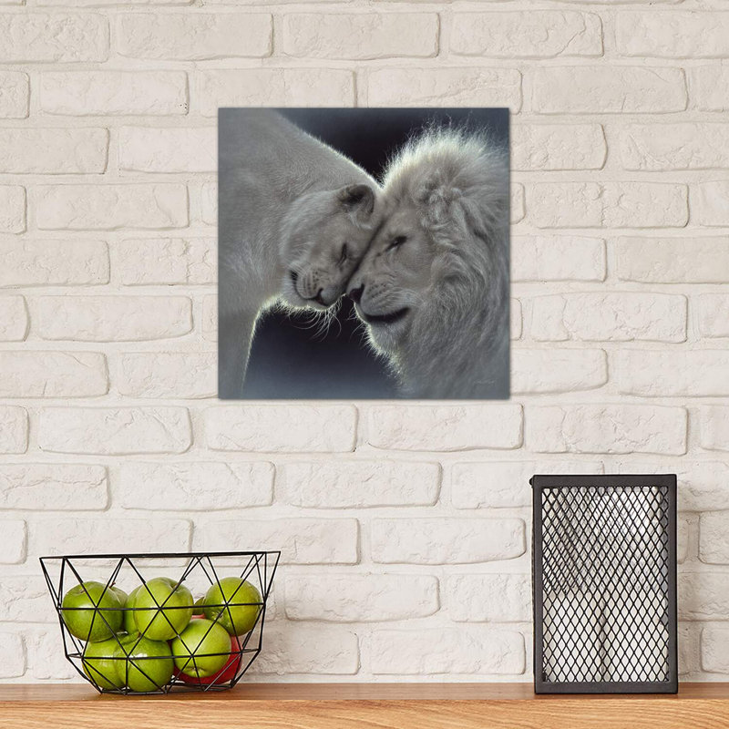 «White Lion Love» par Collin Bogle Print, Toile tendue, H 12 po x l 12 po x P 0,75 po