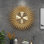 Grande horloge murale dorée de 28 pouces - Horloge Mid-Century silencieuse en métal moderne, décor fait à la main pour le salon, la chambre à coucher, la salle à manger (70 cm)
