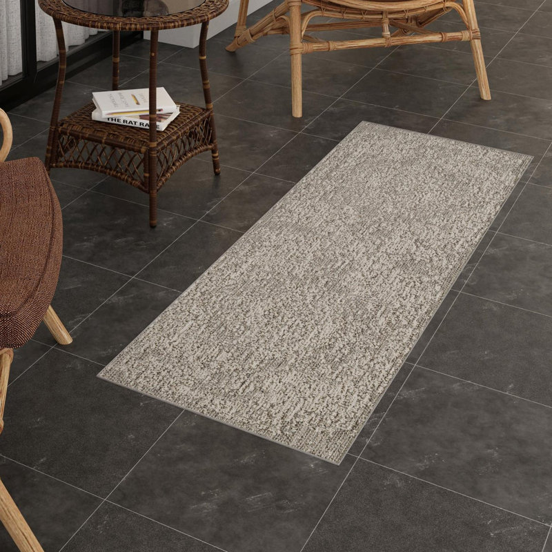 Indoor/Outdoor Traditional Area Rug, Runner 2' x 8'